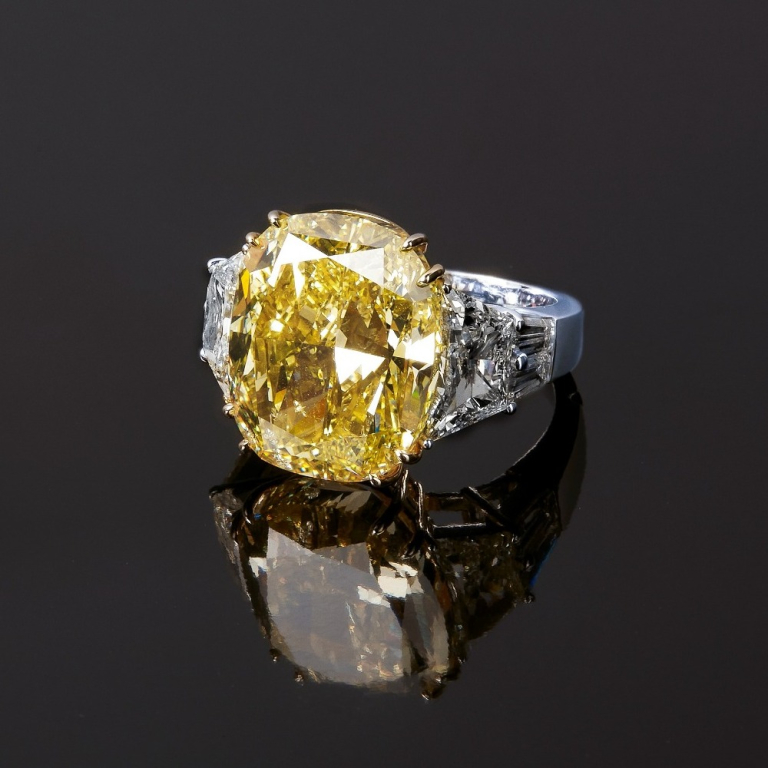 Fancy, Anello con straordinario diamante Fancy Yellow